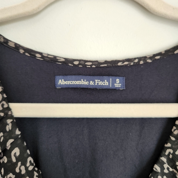 Abercrombie & Fitch Size S Black Faux Wrap Cheetah Print V-Neck 3/4 Sleeve Dress - Picture 2 of 11